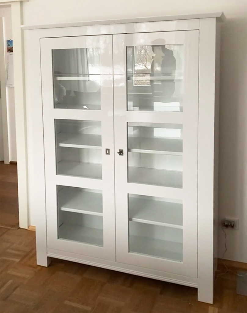 Vitrinenschrank weiß lackiert - nachher